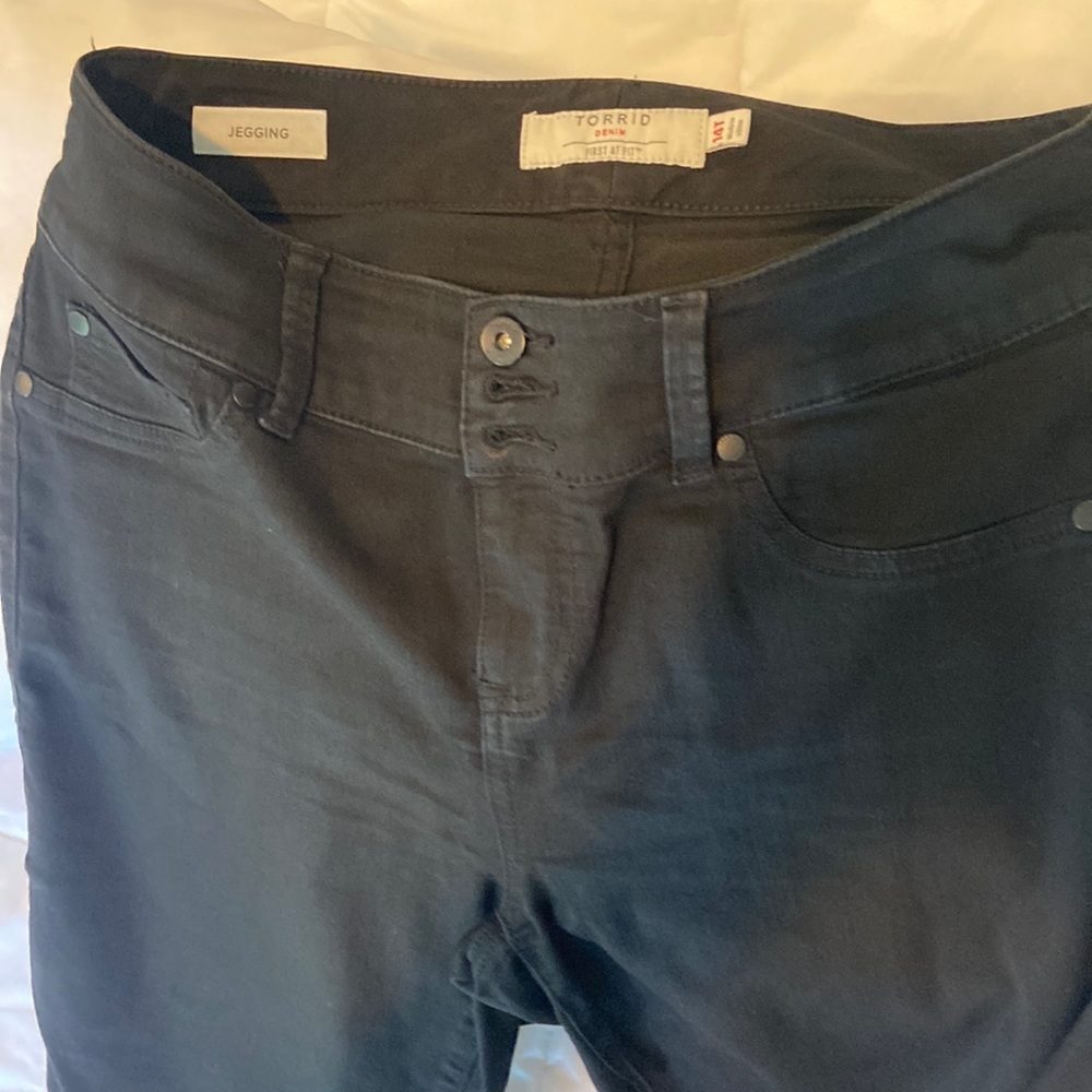 Women’s torrid jagging. Size 14 tall. Zip with 3 buttons.